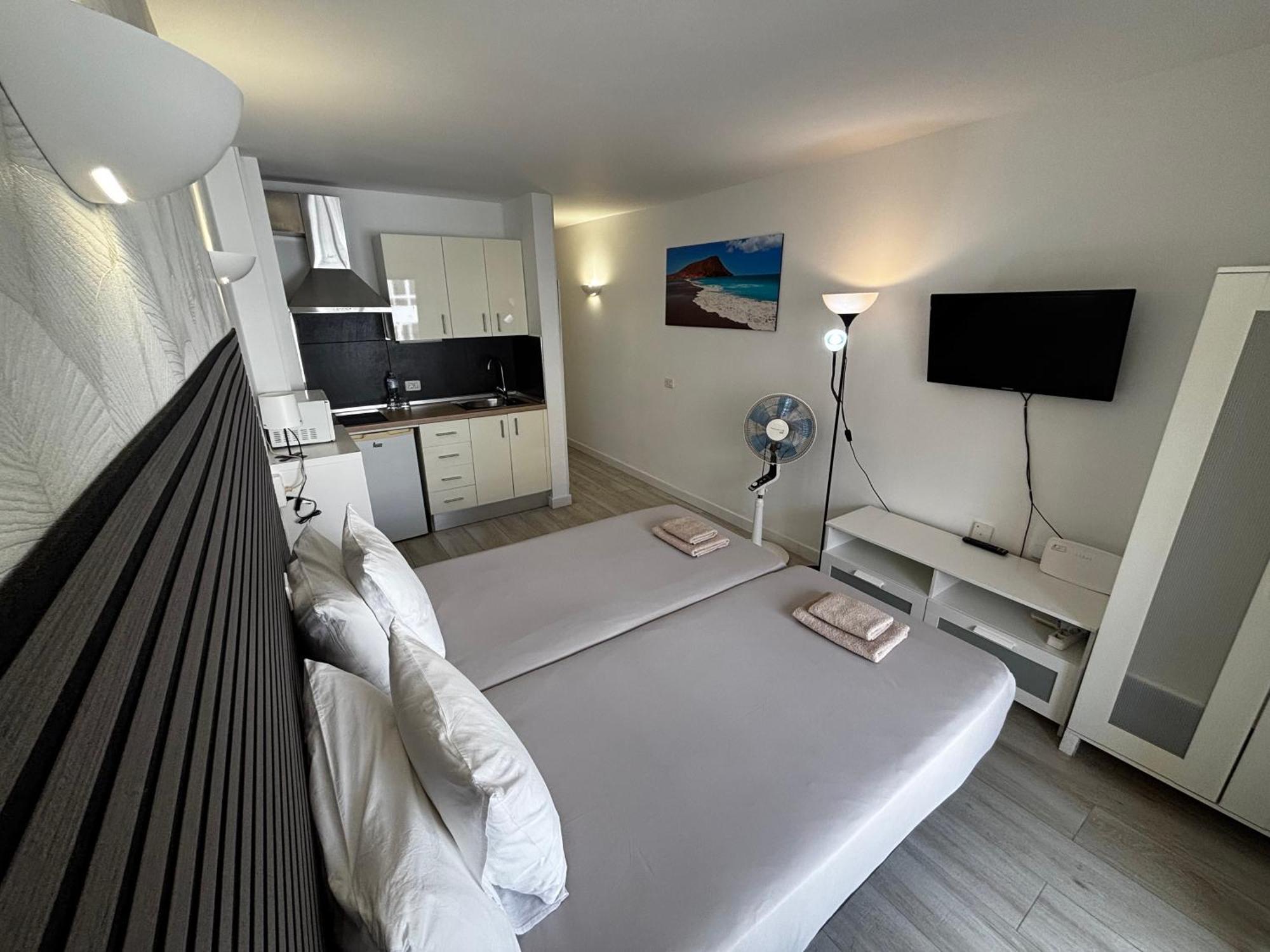 ארונה Cozy Studio In Los Cristianos Beach Free Wifi מראה חיצוני תמונה